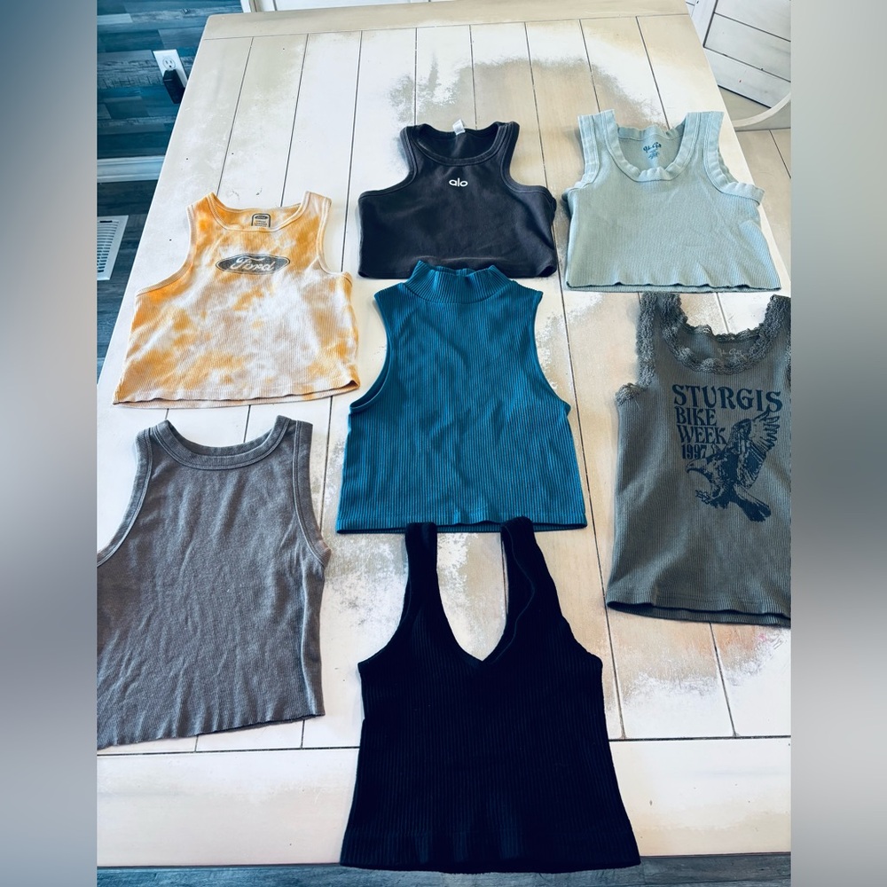Bundle of women’s size XS/S tanks-7 total